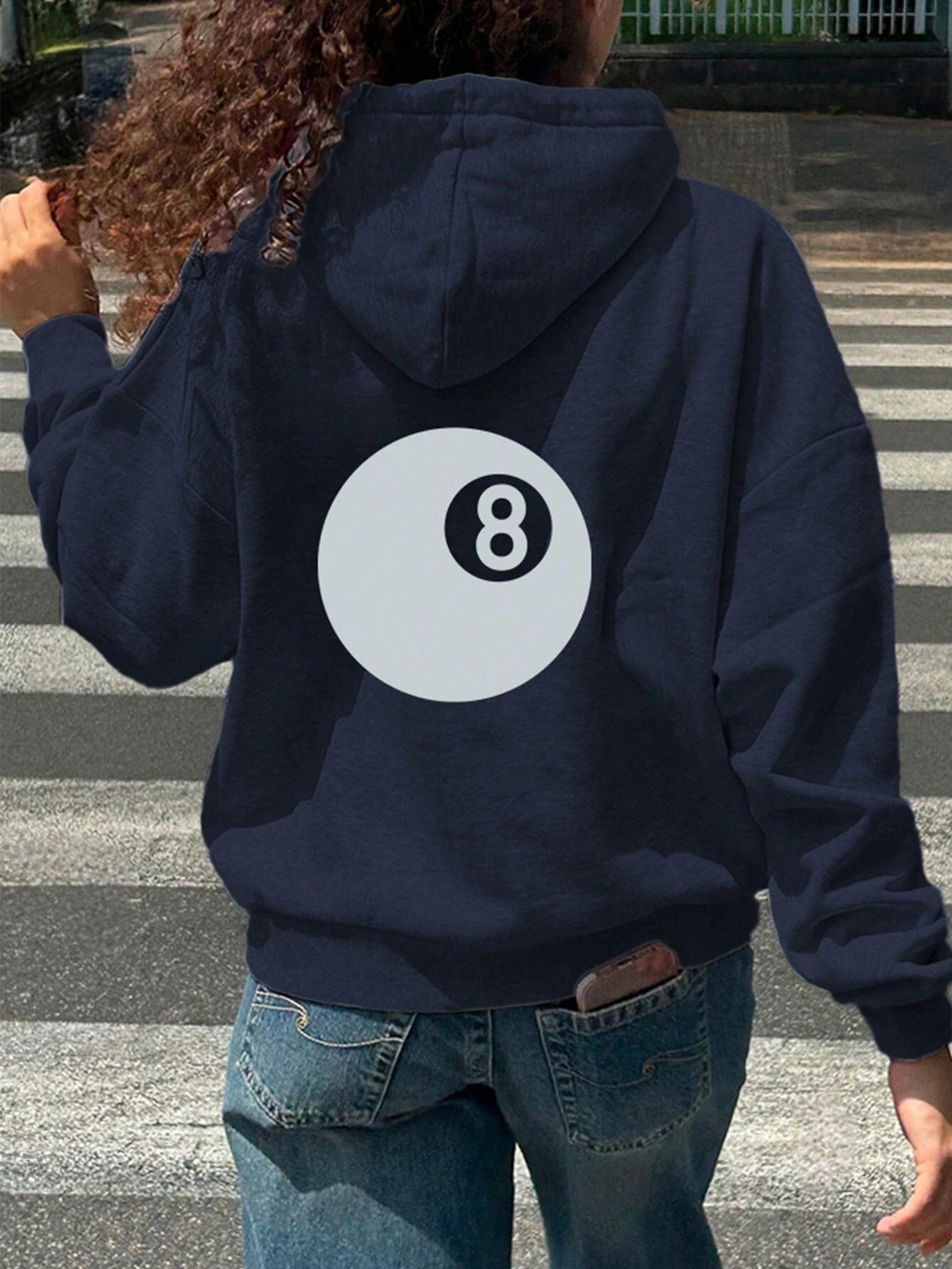 Lässiger Oversize Damen-Hoodie mit Kordelzug, hellgrau, mit 8-Ball-Aufdruck auf der Rückseite